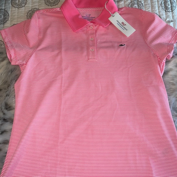 Vineyard Vines Tops - NWT Ladies Vineyard Vines shirt sleeve golf shirt
